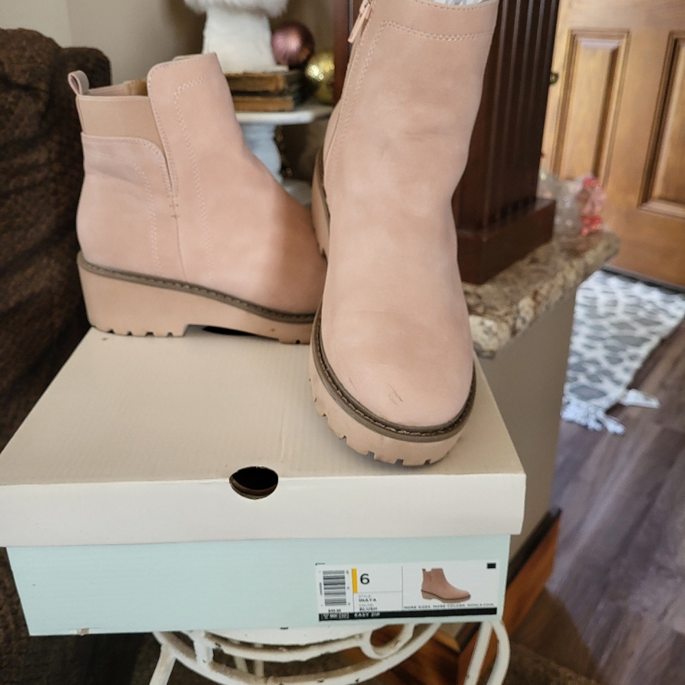 Girls pink boots